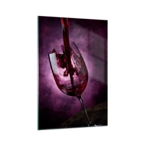 Obraz na szkle - Czerwone wino wlewane do kieliszka na tle fioletowego dymu - 70x100cm - Szkarłat? Karmin? Nie, rubin. - Nowoczesna dekoracja ścienna do salonu i sypialni ARTTOR
