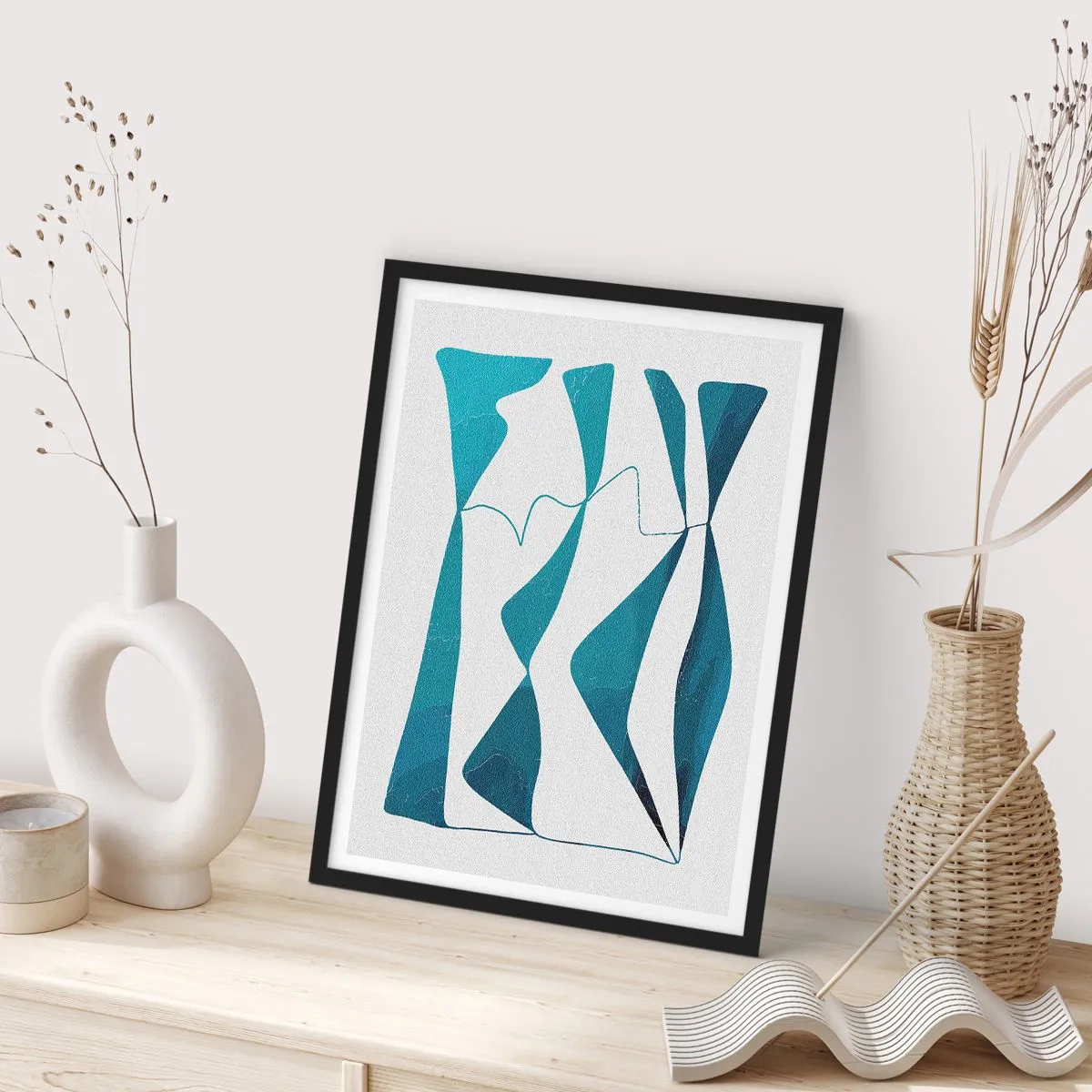 Plakat w czarnej ramie - Abstrakcyjna kompozycja w odcieniach błękitu z dynamicznymi liniami - 50x70cm - Abstrakcja: turkusowy związek - Nowoczesna dekoracja ścienna do salonu i sypialni ARTTOR