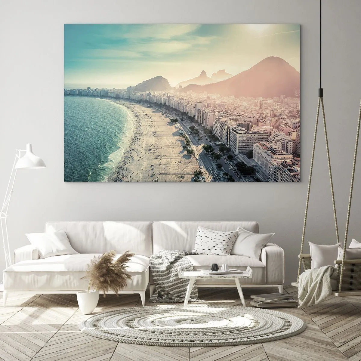 Obraz na szkle - Panorama plaży z miejską zabudową i górskim tłem - 70x50cm - Wieczne wakacje w Rio - Nowoczesna dekoracja ścienna do salonu i sypialni ARTTOR