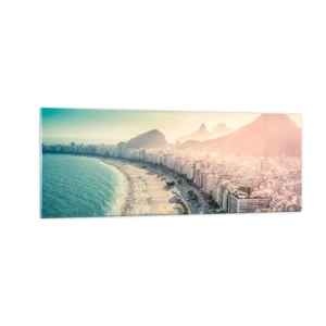 Obraz na szkle - Panorama plaży Copacabana z górami w tle w Rio de Janeiro - 140x50cm - Wieczne wakacje w Rio - Nowoczesna dekoracja ścienna do salonu i sypialni ARTTOR