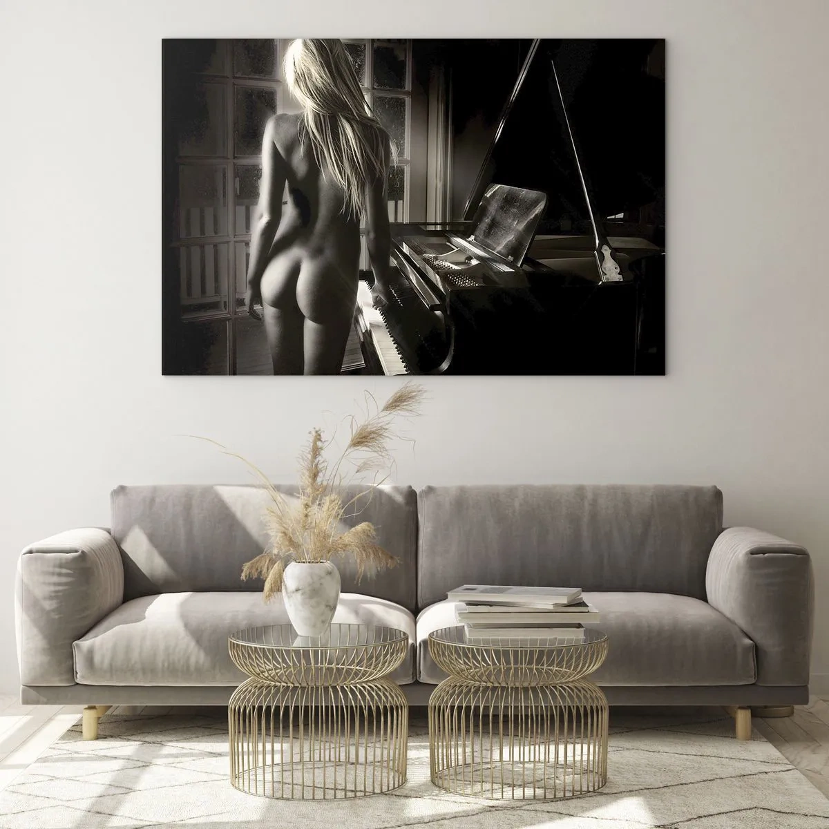 Obraz na szkle - Kobieta przy fortepianie w sepiowym oświetleniu - 70x50cm - Doskonała harmonia wieczoru - Nowoczesna dekoracja ścienna do salonu i sypialni ARTTOR