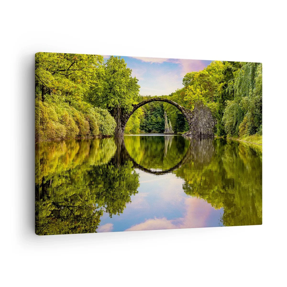 Obraz na płótnie - Kamienny most nad rzeką z perfekcyjnym odbiciem w wodzie - 70x50cm - Na styku dwóch światów - Nowoczesna dekoracja ścienna do salonu i sypialni ARTTOR