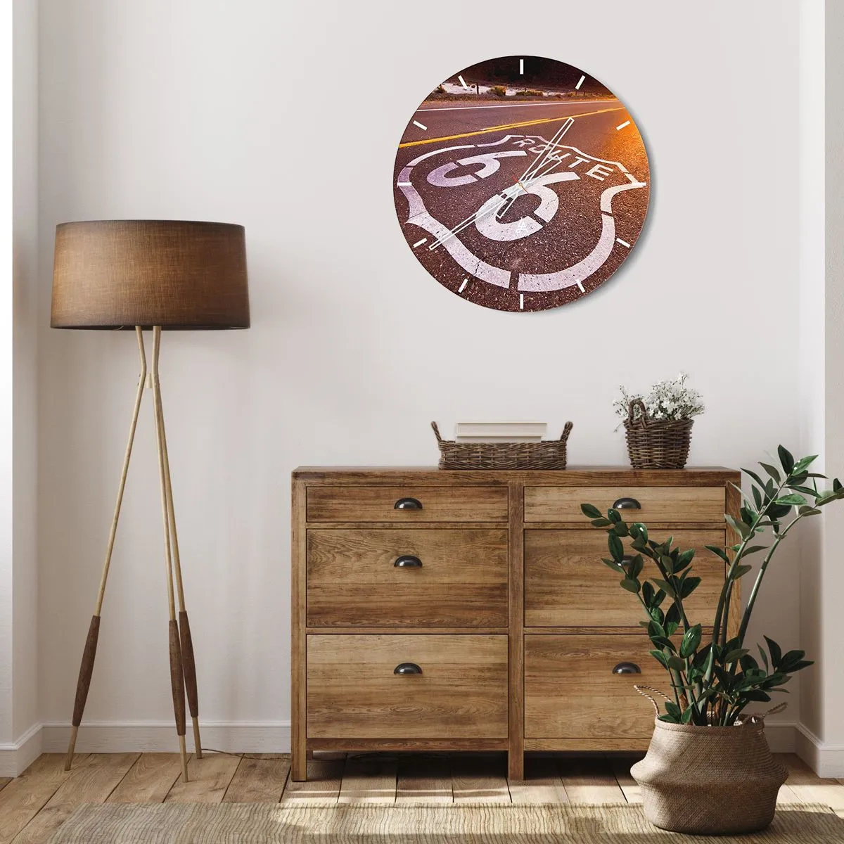 Zegar ścienny - Symbol Route 66 na asfaltowej drodze o zachodzie słońca - 30x30cm - Słynna droga 66 - Nowoczesna dekoracja ścienna do salonu, kuchni i sypialni ARTTOR
