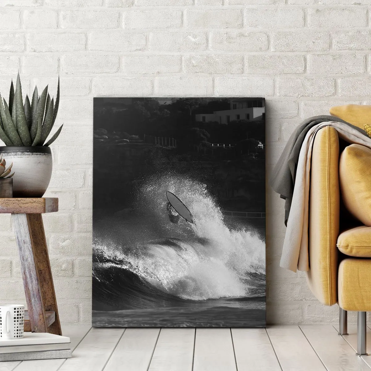 Obraz na płótnie - Surfer na fali w monochromatycznym ujęciu - 70x100cm - Wyzwanie przyjęte! - Nowoczesna dekoracja ścienna do salonu i sypialni ARTTOR
