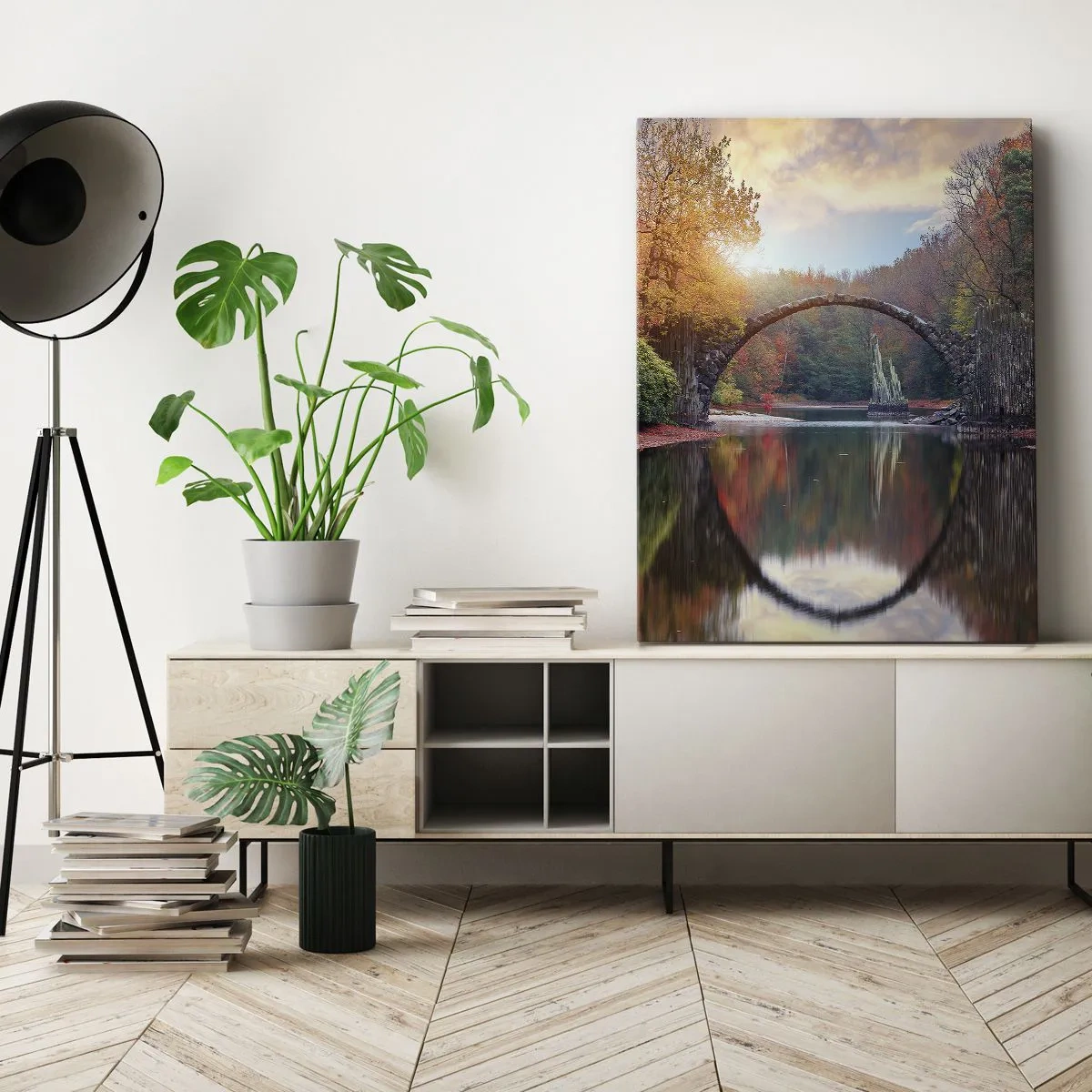 Obraz na płótnie - Kamienny most w kształcie koła odbijający się w jeziorze w jesiennej scenerii - 50x70cm - Po drugiej stronie lustra - Nowoczesna dekoracja ścienna do salonu, kuchni i sypialni ARTTOR