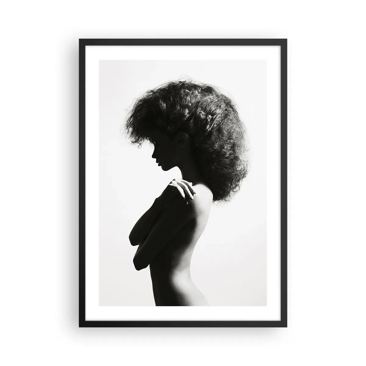 Plakat w czarnej ramie - Profil kobiety w czarno-białej eleganckiej fotografii - 50x70cm - Jak kwiat na smukłej łodydze - Nowoczesna dekoracja ścienna do salonu i sypialni ARTTOR