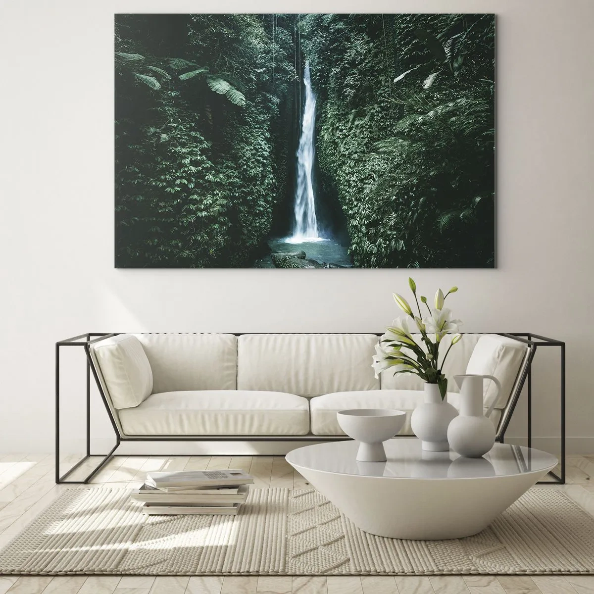 Obraz na szkle - Wodospad pośród gęstej tropikalnej roślinności - 70x50cm - Tropikalny zdrój - Nowoczesna dekoracja ścienna do salonu i sypialni ARTTOR