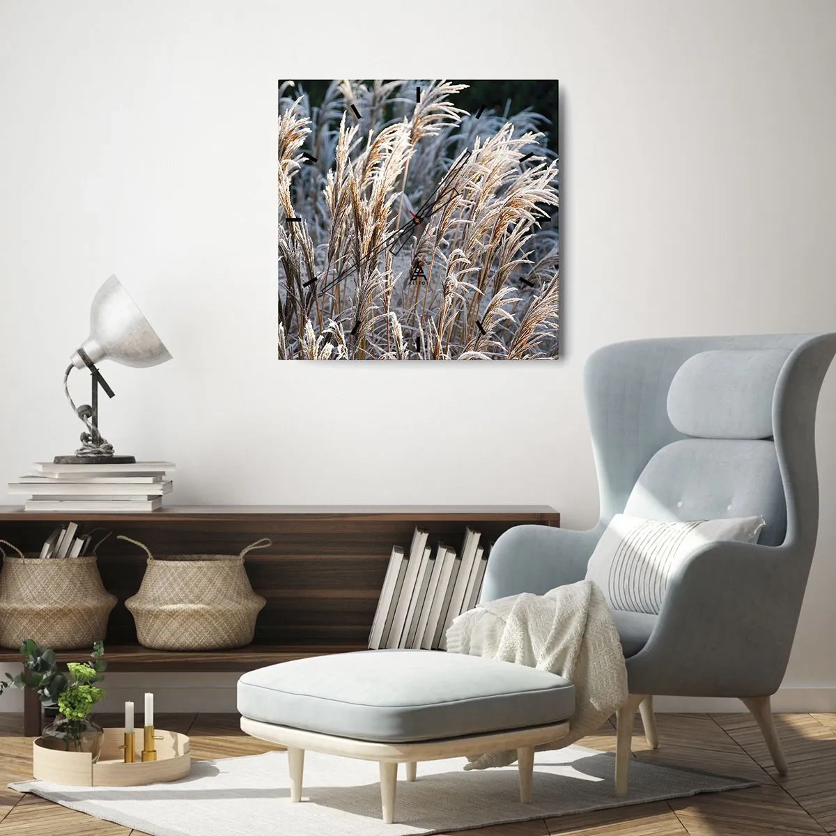 Zegar ścienny - Zimowe źdźbła traw pokryte szronem na tle ciemnej zieleni - 30x30cm - Szronem ustrojone - Nowoczesna dekoracja ścienna do salonu i sypialni ARTTOR