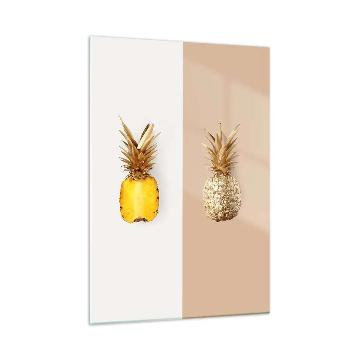 Obraz na szkle - Przekrojony i złoty ananas na dwóch kontrastowych tłach - 50x70cm - Ananas dla nas - Nowoczesna dekoracja ścienna do salonu, kuchni i sypialni ARTTOR