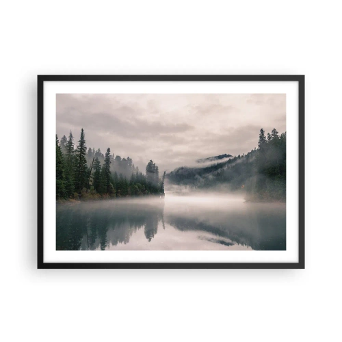 Plakat w czarnej ramie - Mglisty las odbijający się w spokojnym jeziorze - 70x50cm - W zadumie, we mgle - Nowoczesna dekoracja ścienna do salonu i sypialni ARTTOR