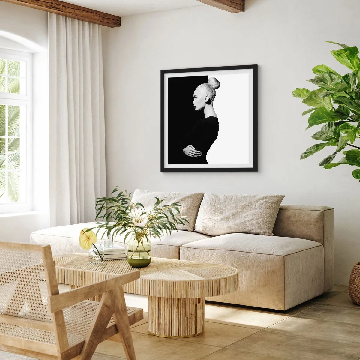 Plakat w czarnej ramie - Po prostu kobieta - 60x60 cm