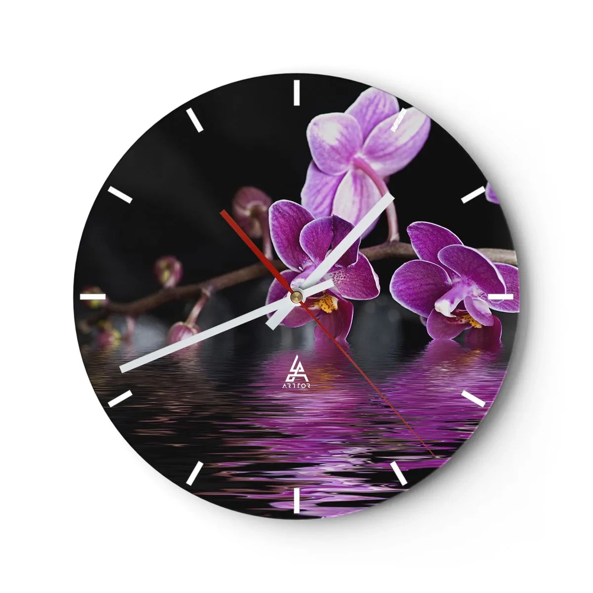 Zegar ścienny - Różowe orchidee odbijające się w wodzie na czarnym tle - 30x30cm - Liliowe odbicie piękna - Nowoczesna dekoracja ścienna do salonu, kuchni i sypialni ARTTOR