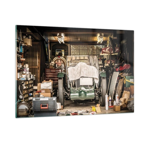 Obraz na szkle - Vintage garage with a car covered by a cloth, surrounded by tools and boxes - 120x80cm - Powrót do przeszłości - Nowoczesna dekoracja ścienna do salonu, kuchni i sypialni ARTTOR