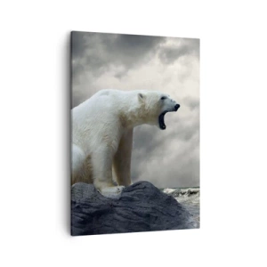 Obraz na płótnie - Biały niedźwiedź polarny stojący na skalistym tle z chmurami - 50x70cm - Samotny król Arktyki - Nowoczesna dekoracja ścienna do salonu, kuchni i sypialni ARTTOR