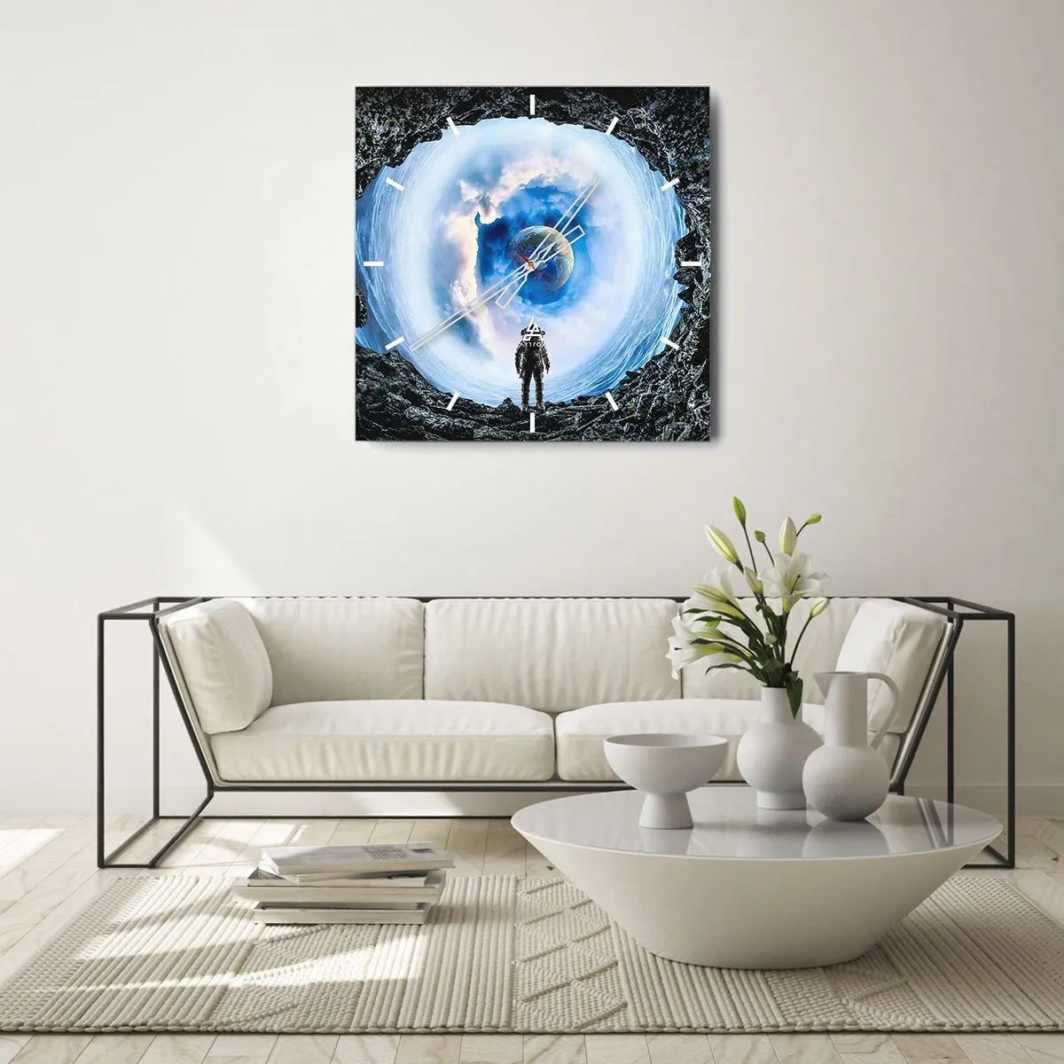 Zegar ścienny - Astronauta na tle kosmicznego pejzażu z Ziemią - 30x30cm - Już niedaleko do domu - Nowoczesna dekoracja ścienna do salonu i sypialni ARTTOR