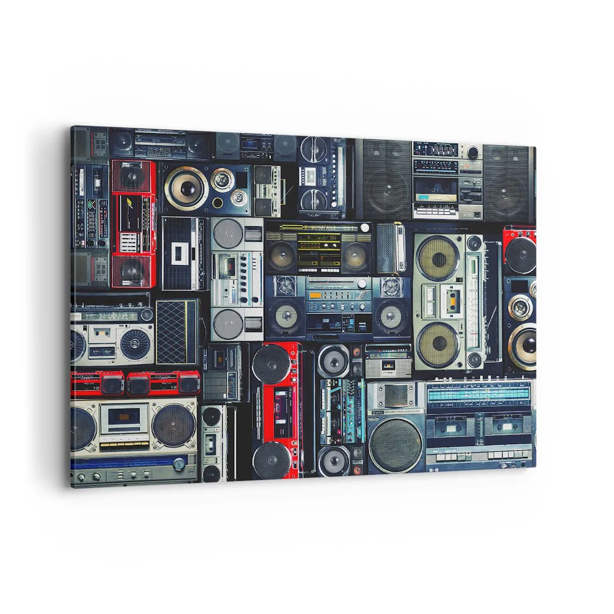 Obraz na płótnie - Kolaż retro magnetofonów i głośników w stylu vintage - 100x70cm - Tęsknota za latami 80. - Nowoczesna dekoracja ścienna do salonu, kuchni i sypialni ARTTOR