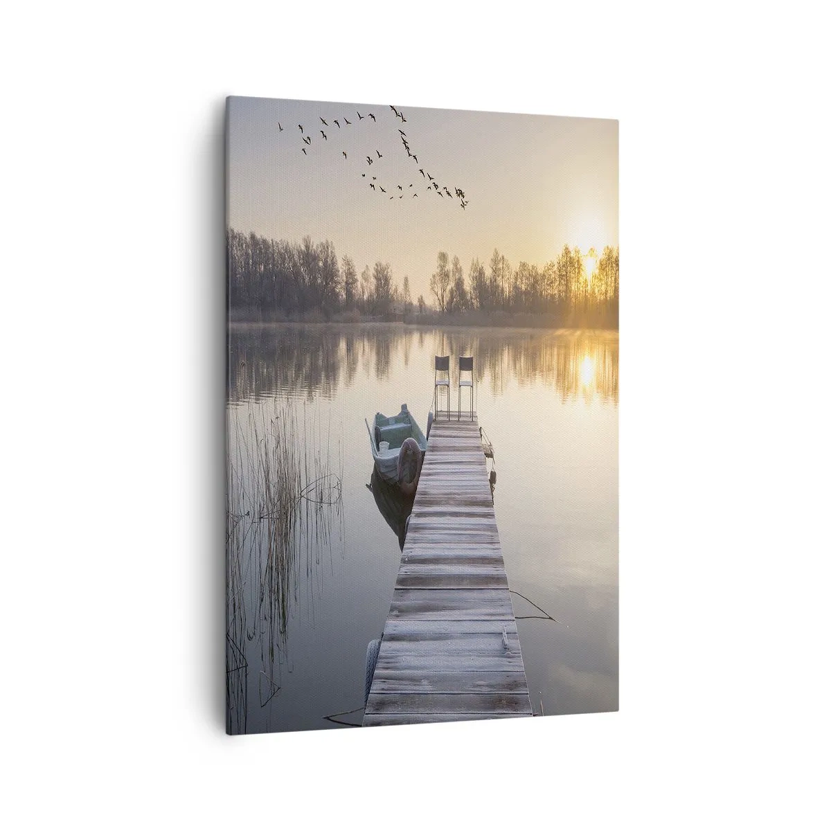Obraz na płótnie - Pomost nad jeziorem o poranku z łódką i krzesłami - 70x100cm - Wrócę za jakiś czas - Nowoczesna dekoracja ścienna do salonu i sypialni ARTTOR