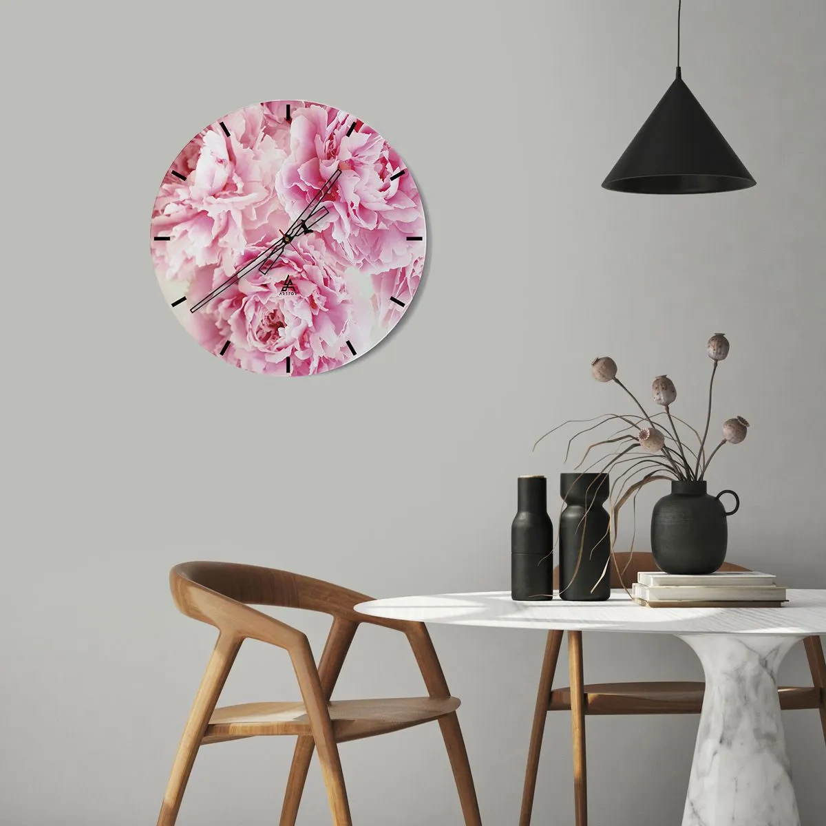 Zegar ścienny - Różowe kwiaty piwonii na tle białym - 30x30cm - W różowym przepychu - Nowoczesna dekoracja ścienna do salonu, kuchni i sypialni ARTTOR