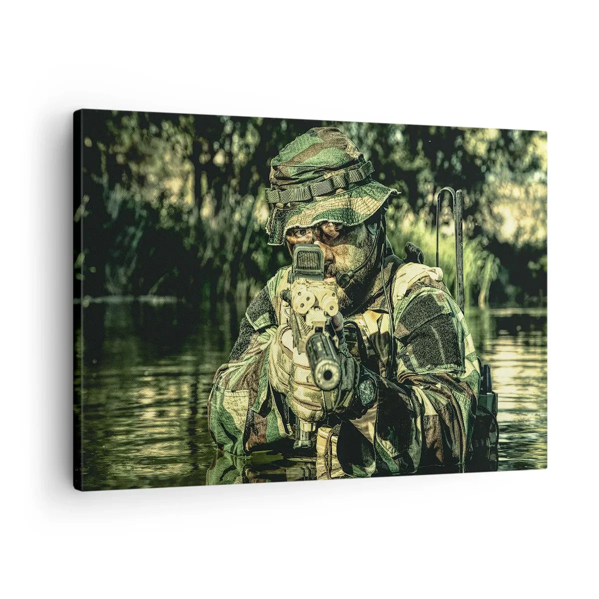 Obraz na płótnie - Żołnierz w kamuflażu celujący przez wodę - 70x50cm - Najlepszy z najlepszych - Nowoczesna dekoracja ścienna do salonu i sypialni ARTTOR