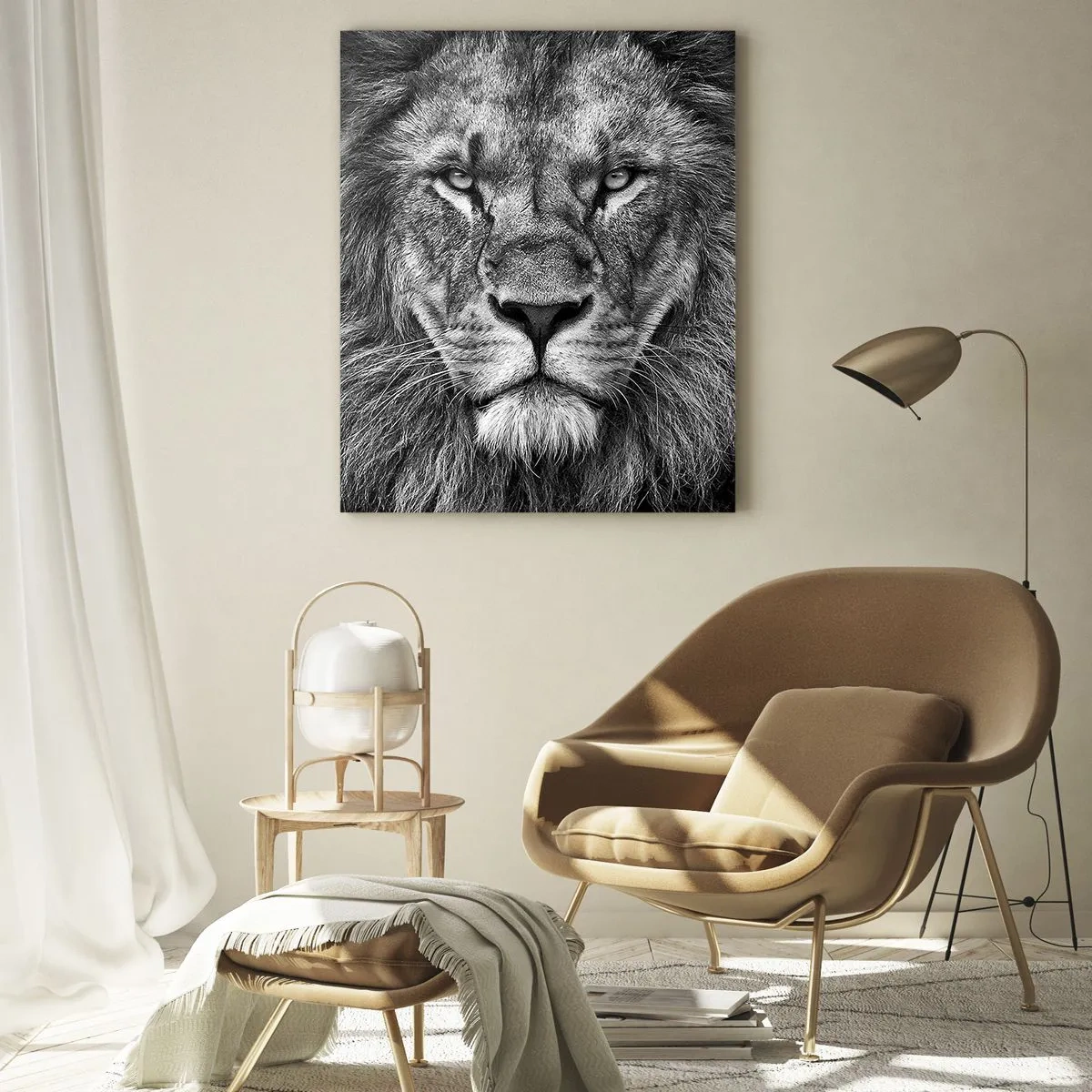 Obraz na szkle - Portret lwa w czerni i bieli z majestatyczną grzywą - 50x70cm - W stroju koronacyjnym - Nowoczesna dekoracja ścienna do salonu, kuchni i sypialni ARTTOR