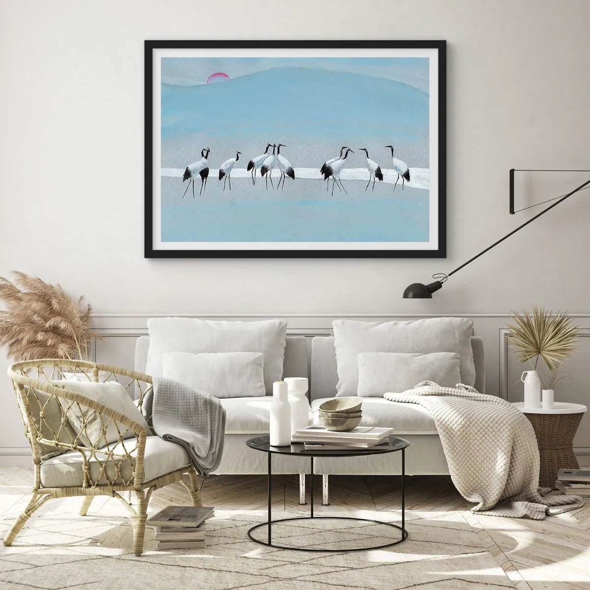 Plakat w czarnej ramie - Grupa żurawi na tle błękitnego nieba i wschodzącego słońca - 70x50cm - Po gorącym dniu - Nowoczesna dekoracja ścienna do salonu i sypialni ARTTOR