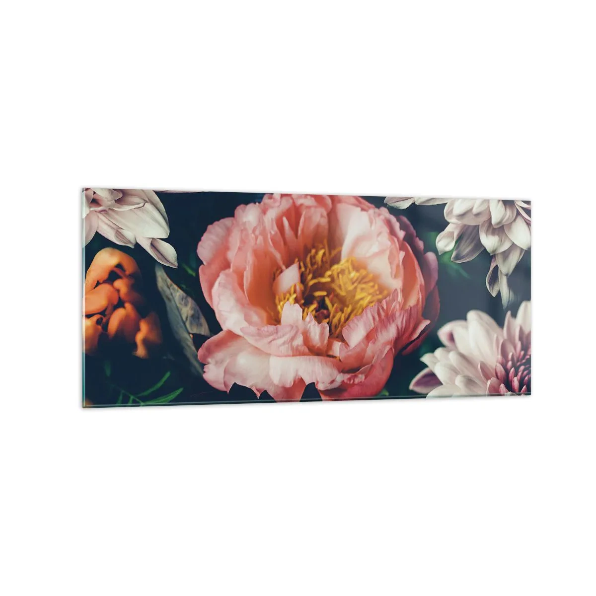 Obraz na szkle - Kwiatowa kompozycja z piwonią i chryzantemami na ciemnym tle - 120x50cm - Z barokowym przepychem - Nowoczesna dekoracja ścienna do salonu i sypialni ARTTOR