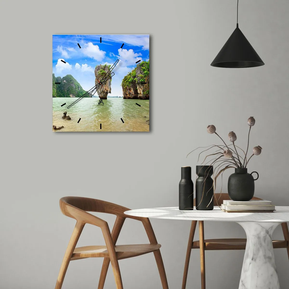 Zegar ścienny - Egzotyczna formacja skalna otoczona wodą i zielenią pod błękitnym niebem - 30x30cm - Skalne dziwy natury - Nowoczesna dekoracja ścienna do salonu i sypialni ARTTOR