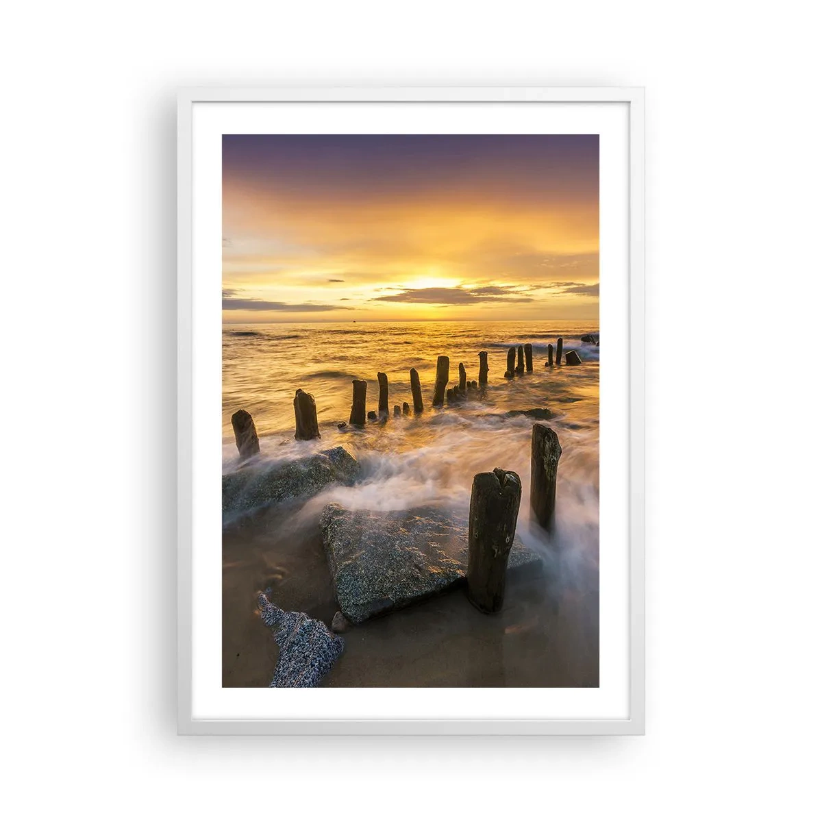 Plakat w białej ramie - Surowe piękno Bałtyku - 50x70 cm