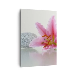 Obraz na płótnie - Różowy kwiat lilii z kamieniami na jasnym tle - 70x100cm - Studium w różu, szarości i bieli - Nowoczesna dekoracja ścienna do salonu i sypialni ARTTOR