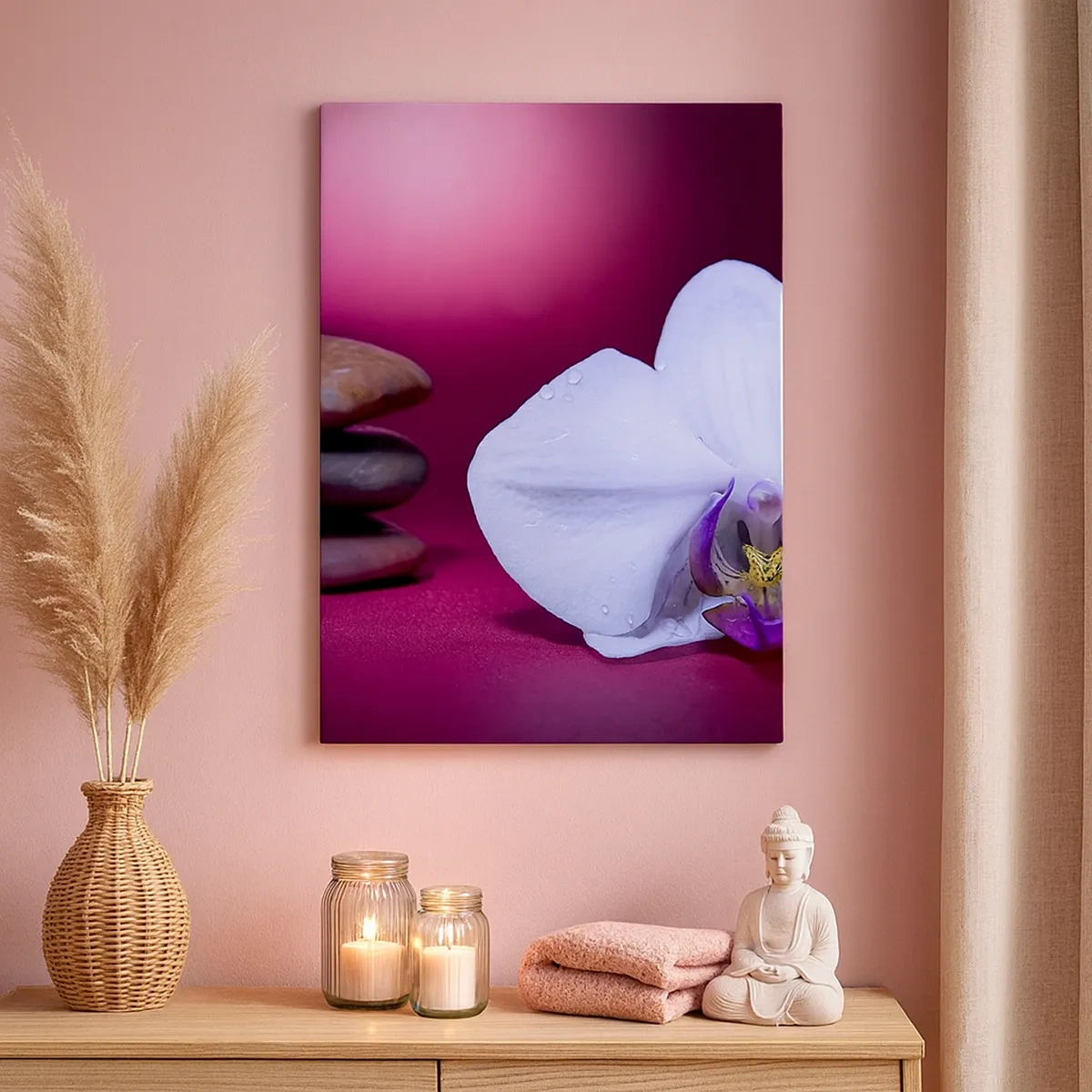 Obraz na płótnie - Biała orchidea z kroplami wody na różowym tle - 50x70cm - Studium świeżości w fiolecie - Nowoczesna dekoracja ścienna do salonu, kuchni i sypialni ARTTOR