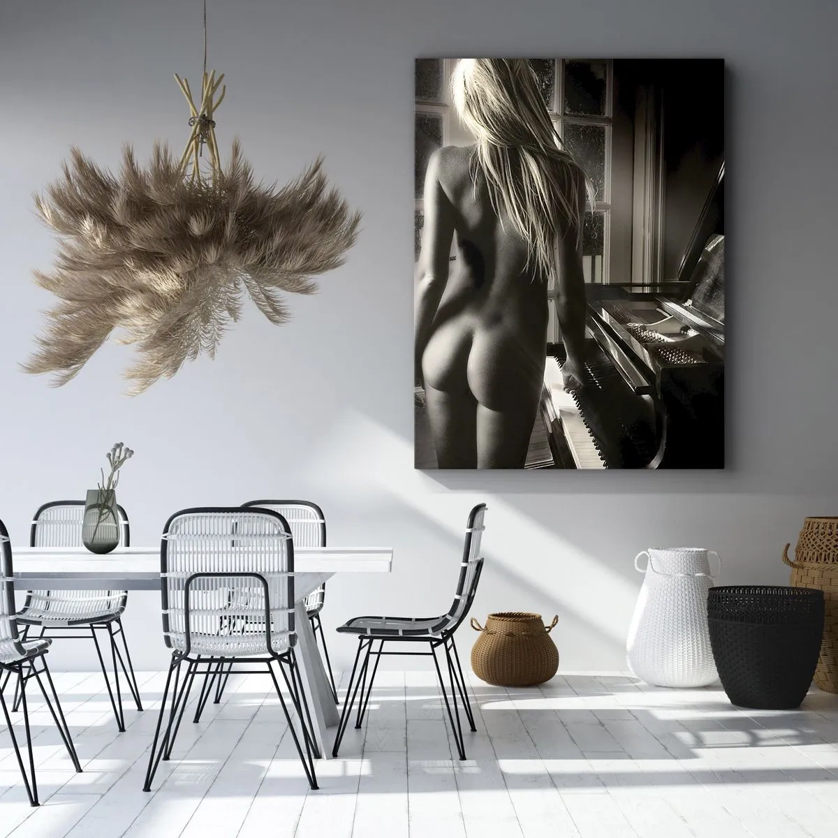 Obraz na płótnie - Naga sylwetka kobiety przy fortepianie w czarno-białej tonacji - 50x70cm - Doskonała harmonia wieczoru - Nowoczesna dekoracja ścienna do salonu, kuchni i sypialni ARTTOR