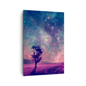 Obraz na płótnie - Drzewo na tle gwiaździstego nieba w fioletowo-niebieskich barwach - 70x100cm - Pod magicznym niebem - Nowoczesna dekoracja ścienna do salonu i sypialni ARTTOR