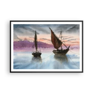 Plakat w czarnej ramie - Dwa żaglowce zacumowane na spokojnej wodzie o zmierzchu - 100x70cm - Wieczór w porcie - Nowoczesna dekoracja ścienna do salonu i sypialni ARTTOR