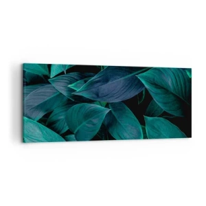 Obraz na płótnie - Zbliżenie na zielone liście z ciemnym tłem - 120x50cm - Zieleń sama w sobie - Nowoczesna dekoracja ścienna do salonu i sypialni ARTTOR