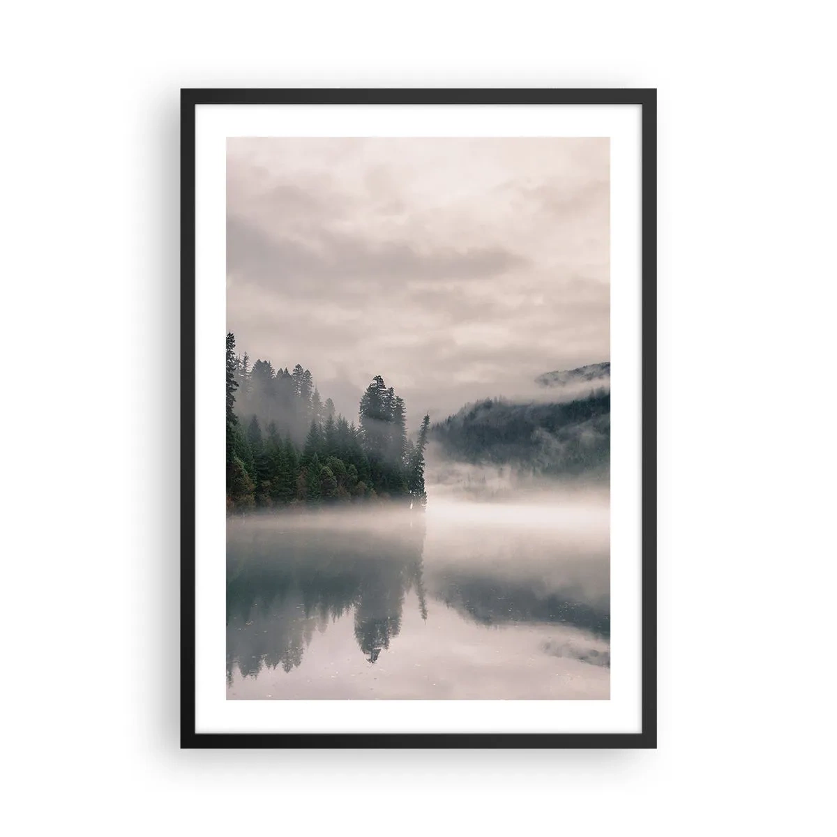Plakat w czarnej ramie - Zamglony las odbijający się w spokojnej tafli jeziora - 50x70cm - W zadumie, we mgle - Nowoczesna dekoracja ścienna do salonu i sypialni ARTTOR