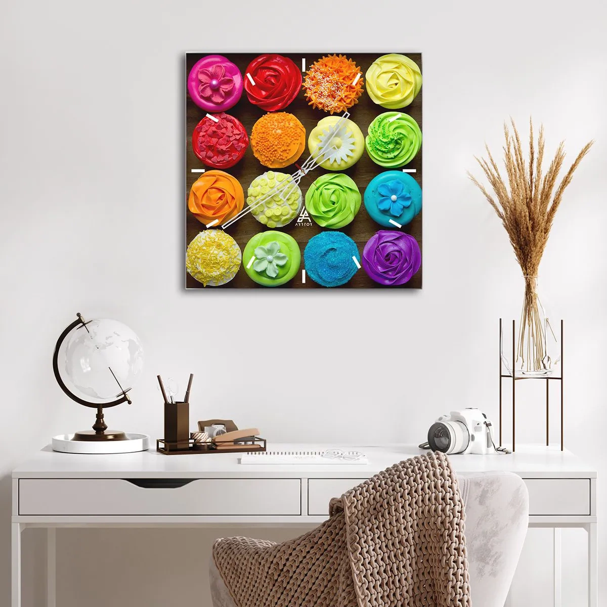 Zegar ścienny - Kolorowe babeczki z dekoracjami w pastelach - 30x30cm - Każde inne - wszystkie pyszne - Nowoczesna dekoracja ścienna do salonu i sypialni ARTTOR