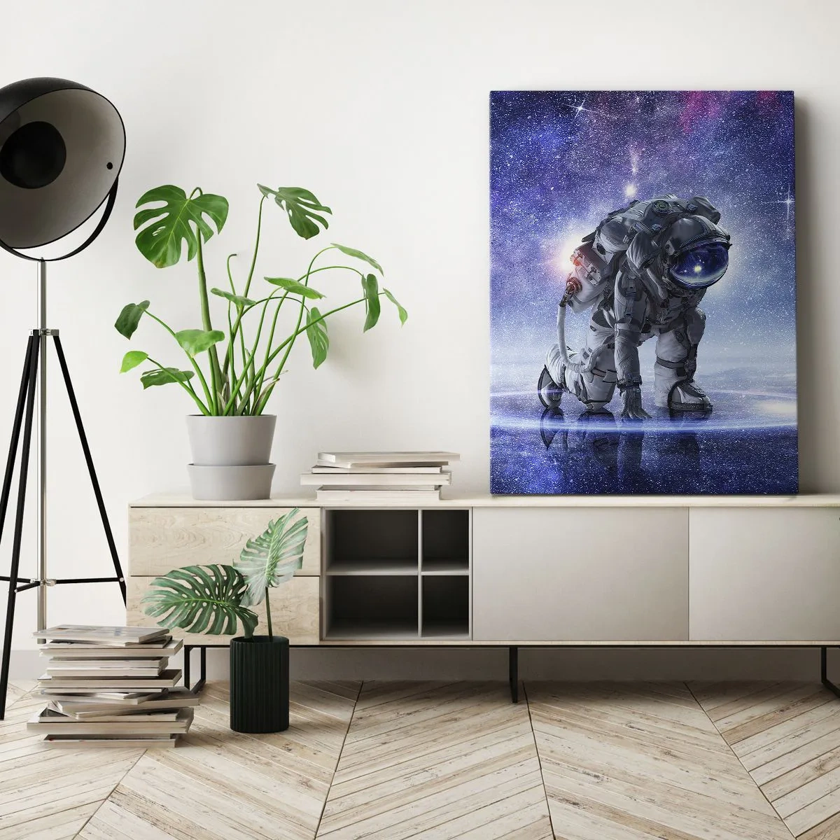 Obraz na płótnie - Astronauta w galaktycznym krajobrazie - 70x100cm - Niebo gwiaździste nade mną - Nowoczesna dekoracja ścienna do salonu i sypialni ARTTOR