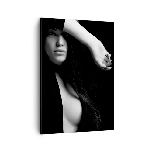 Obraz na płótnie - Czarno-biała fotografia kobiety w zmysłowej pozie - 50x70cm - Szkoła uwodzenia - Nowoczesna dekoracja ścienna do salonu, kuchni i sypialni ARTTOR