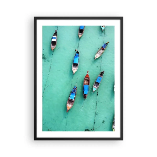 Plakat w czarnej ramie - Łodzie rybackie na turkusowej wodzie z lotu ptaka - 50x70cm - W radosnym oczekiwaniu - Nowoczesna dekoracja ścienna do salonu i sypialni ARTTOR