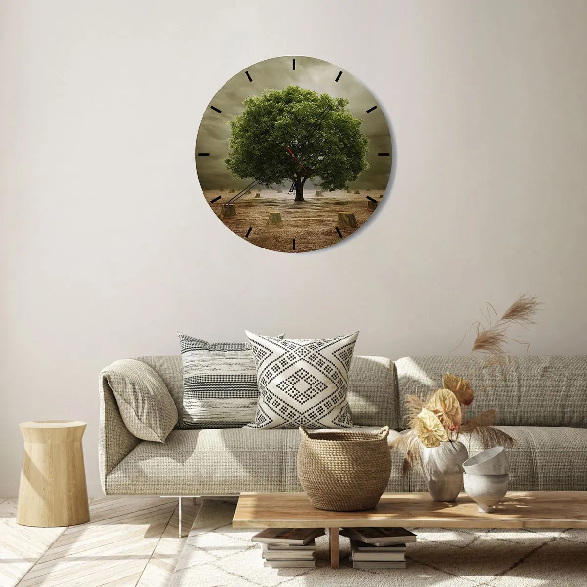 Zegar ścienny - Drzewo otoczone pniakami na tle burzowego nieba - 30x30cm - Cała nadzieja - Nowoczesna dekoracja ścienna do salonu, kuchni i sypialni ARTTOR