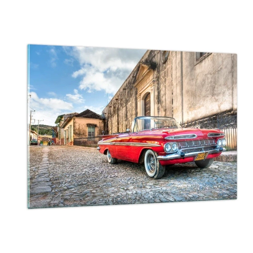 Obraz na szkle - Klasyczny czerwony kabriolet na brukowanej ulicy w scenerii retro - 120x80cm - Kubańskie wzruszenia - Nowoczesna dekoracja ścienna do salonu, kuchni i sypialni ARTTOR