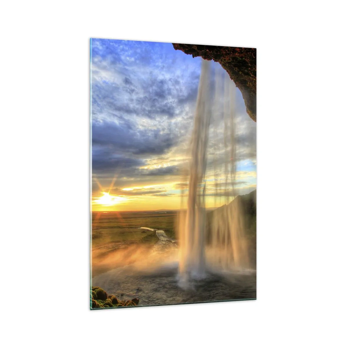 Obraz na szkle - Wodospad oświetlony promieniami słońca na tle krajobrazu - 70x100cm - Świat za zasłoną kropel - Nowoczesna dekoracja ścienna do salonu i sypialni ARTTOR