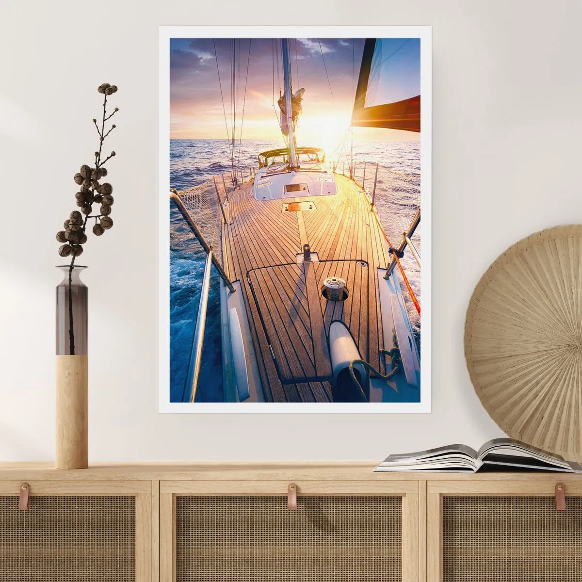 Plakat - Pokład jachtu z widokiem na ocean i zachód słońca - 50x70cm - Biegnąca po falach - Nowoczesna dekoracja ścienna do salonu, kuchni i sypialni ARTTOR