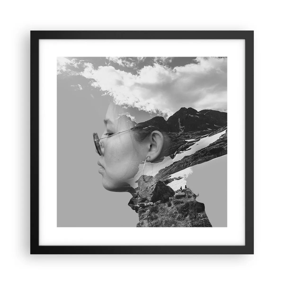 Plakat w czarnej ramie - Portret górny i chmurny - 40x40 cm