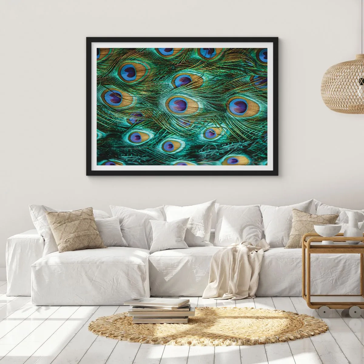 Plakat w czarnej ramie - Detale pawich piór w soczystych kolorach - 70x50cm - Pawiookie spojrzenie - Nowoczesna dekoracja ścienna do salonu i sypialni ARTTOR