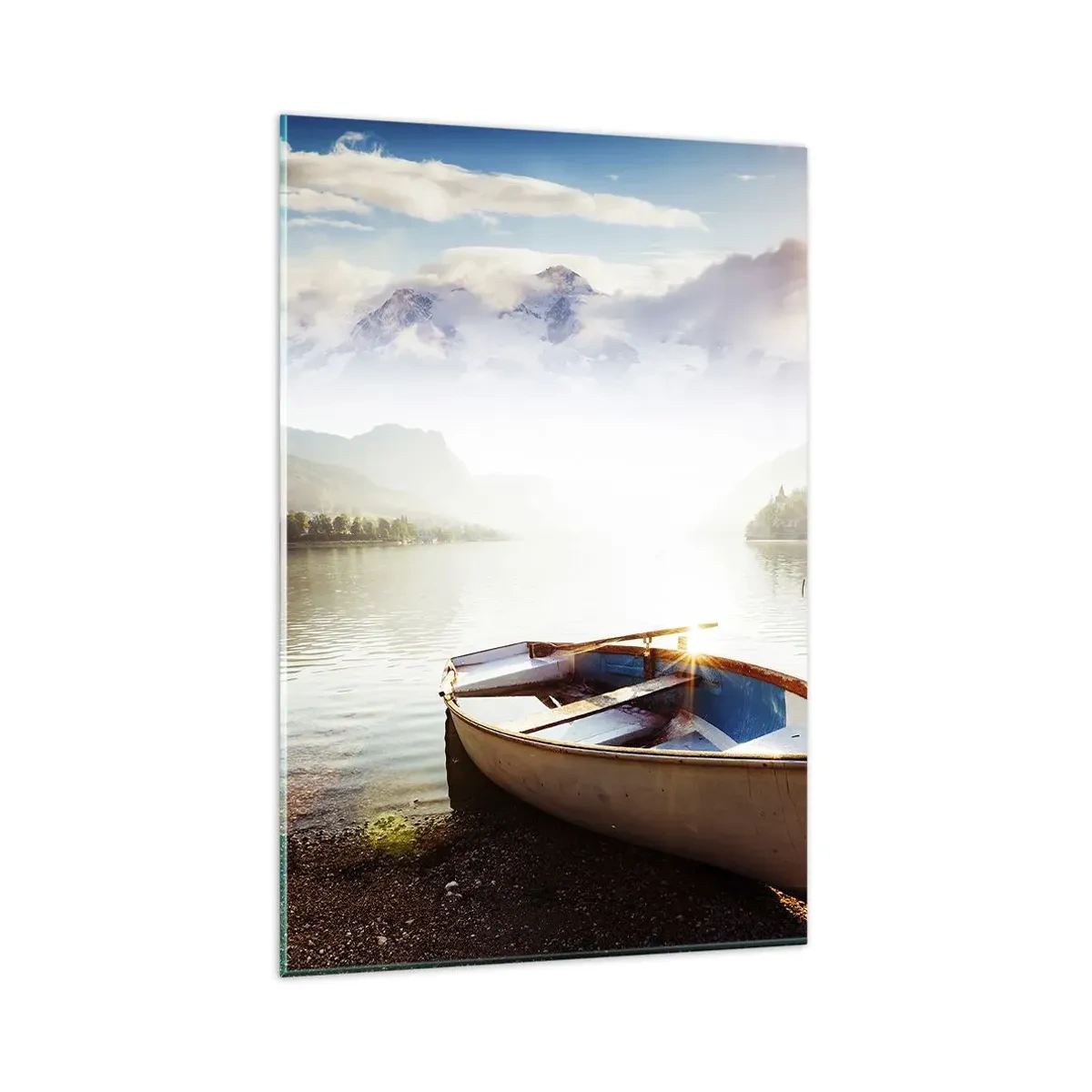 Obraz na szkle - Łódka na brzegu jeziora z widokiem na góry o poranku - 80x120cm - Nad wodą wielką i czystą - Nowoczesna dekoracja ścienna do salonu i sypialni ARTTOR