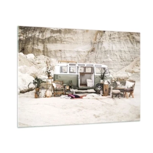 Obraz na szkle - Wnętrze kampera w pustynnej scenerii, z elementami boho i natury - 100x70cm - Podróż czas zacząć - Nowoczesna dekoracja ścienna do salonu, kuchni i sypialni ARTTOR