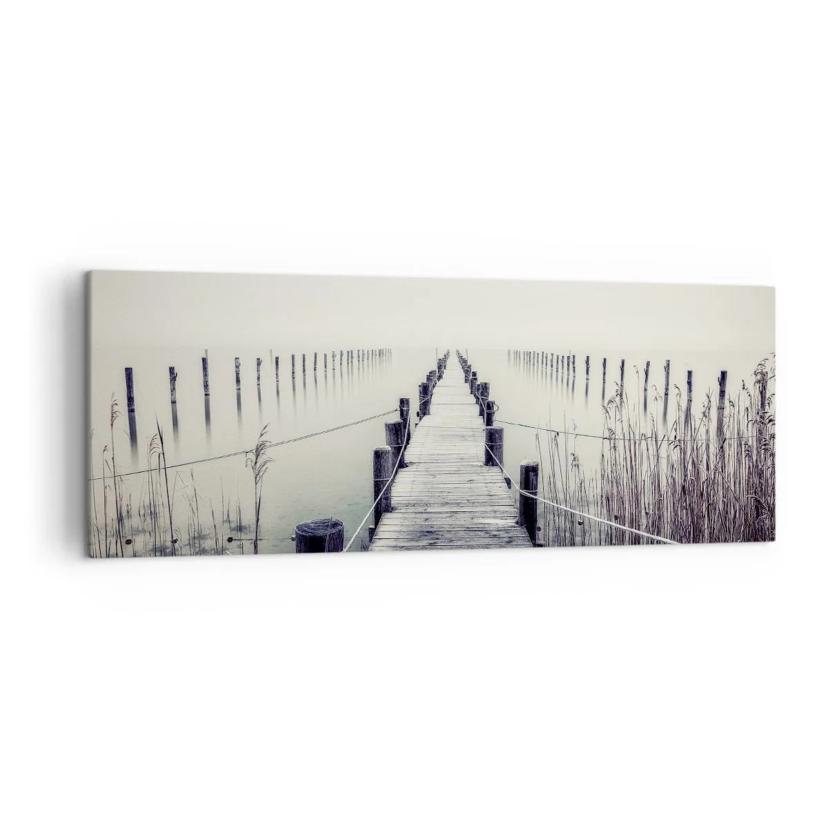 Obraz na płótnie - Drewniany pomost prowadzący w mglistą przestrzeń - 140x50cm - Zanurz się w spokoju - Nowoczesna dekoracja ścienna do salonu i sypialni ARTTOR