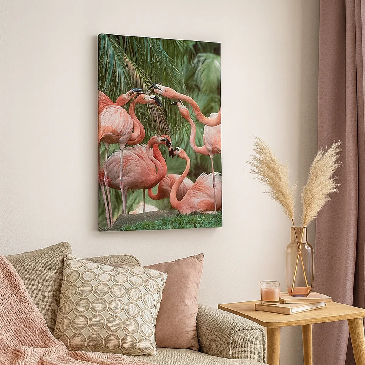 Obraz na płótnie - Grupa różowych flamingów wśród zielonych liści palmowych - 50x70cm - Popołudniowe ploteczki - Nowoczesna dekoracja ścienna do salonu, kuchni i sypialni ARTTOR