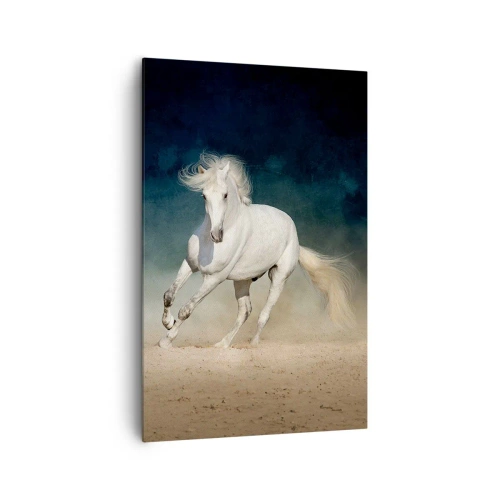 Obraz na płótnie - Biały koń galopujący na tle rozmytego nieba - 80x120cm - Wolność w stanie czystym - Nowoczesna dekoracja ścienna do salonu i sypialni ARTTOR